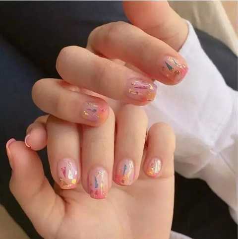 夏天到了大家都有做美甲嗎？ 高級又漂亮的美甲很難得